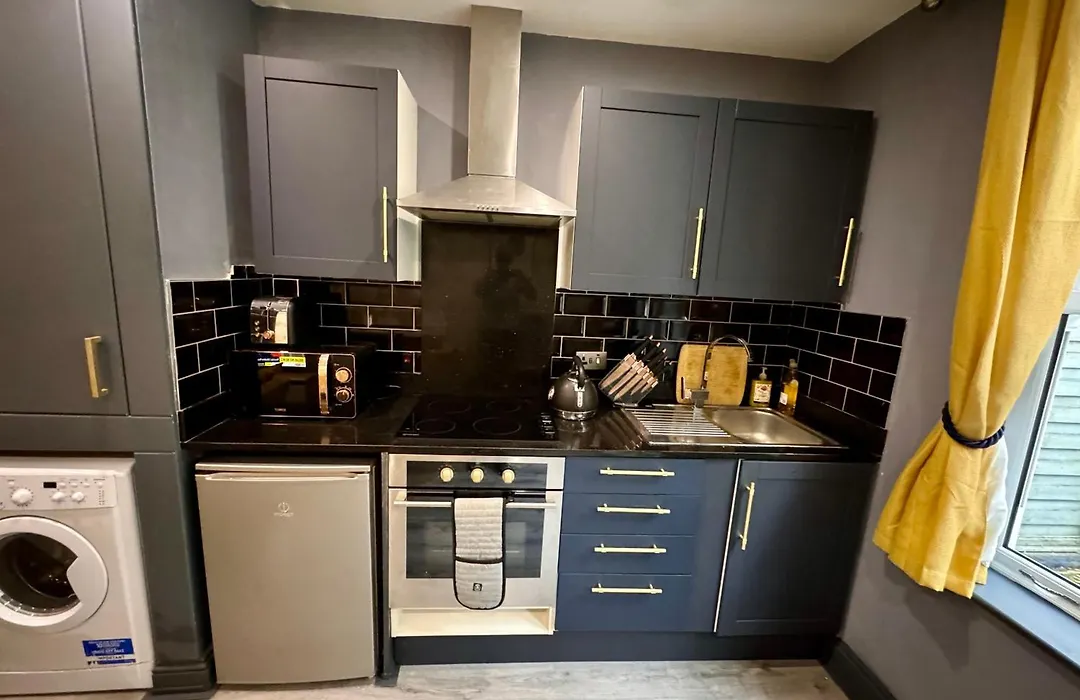 Stylish Studio Flat With Private Patio-1